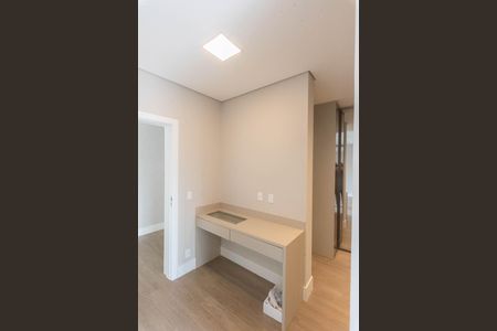 Casa de condomínio para alugar com 248m², 3 quartos e 4 vagas Casa de condomínio para alugar com 248m², 3 quartos e 4 vagasCloset da Suíte 1