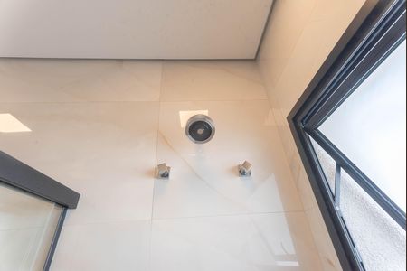 Casa de condomínio para alugar com 248m², 3 quartos e 4 vagas Casa de condomínio para alugar com 248m², 3 quartos e 4 vagasBanheiro da Suíte 2