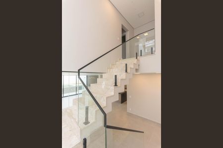 Casa de condomínio para alugar com 248m², 3 quartos e 4 vagas Casa de condomínio para alugar com 248m², 3 quartos e 4 vagasEscada