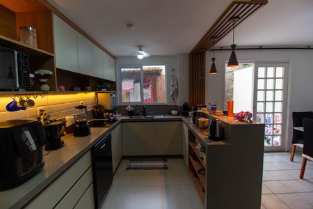 Casa de condomínio à venda com 145m², 4 quartos e 2 vagas