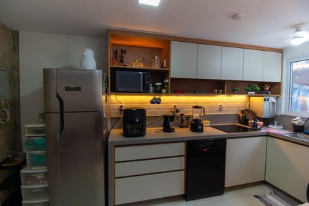 Casa de condomínio à venda com 145m², 4 quartos e 2 vagas