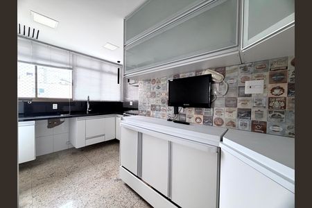 Apartamento para alugar com 109m², 3 quartos e 2 vagas Apartamento para alugar com 109m², 3 quartos e 2 vagasCozinha