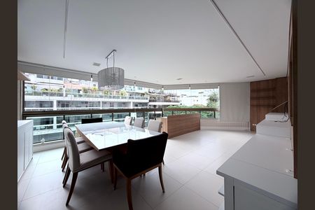 Apartamento para alugar com 109m², 3 quartos e 2 vagas Apartamento para alugar com 109m², 3 quartos e 2 vagasVaranda