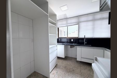 Apartamento para alugar com 109m², 3 quartos e 2 vagas Apartamento para alugar com 109m², 3 quartos e 2 vagasCozinha