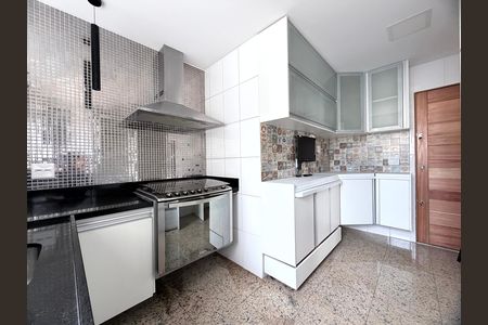 Apartamento para alugar com 109m², 3 quartos e 2 vagas Apartamento para alugar com 109m², 3 quartos e 2 vagasCozinha