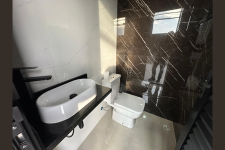 Casa de condomínio à venda com 135m², 3 quartos e 2 vagasBanheiro 2