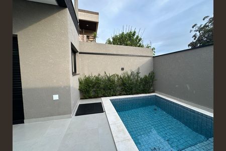Casa de condomínio à venda com 135m², 3 quartos e 2 vagasPiscina
