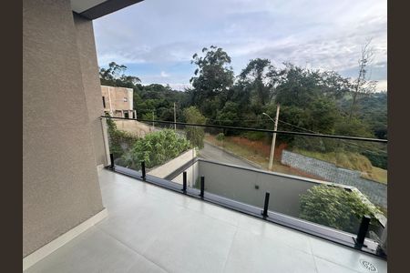Casa de condomínio à venda com 135m², 3 quartos e 2 vagasVaranda