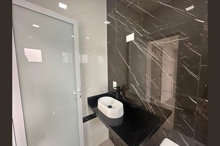 Casa de condomínio à venda com 135m², 3 quartos e 2 vagasBanheiro da Suíte