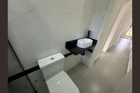 Casa de condomínio à venda com 135m², 3 quartos e 2 vagasBanheiro 1