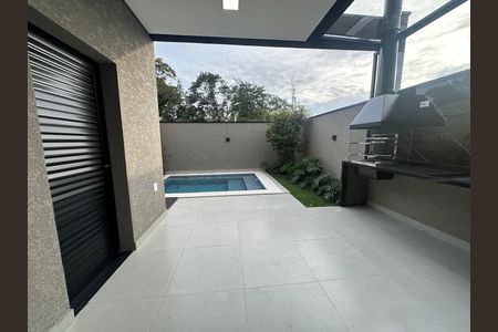 Casa de condomínio à venda com 135m², 3 quartos e 2 vagasChurrasqueira