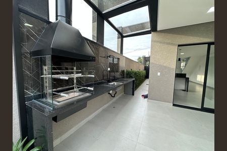 Casa de condomínio à venda com 135m², 3 quartos e 2 vagasChurrasqueira