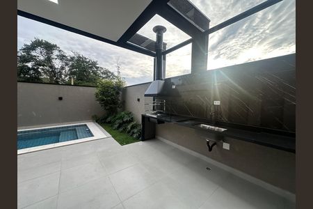 Casa de condomínio à venda com 135m², 3 quartos e 2 vagasChurrasqueira