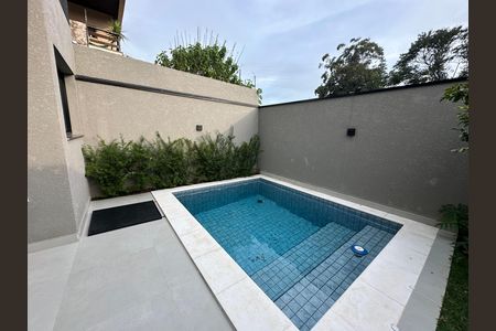 Casa de condomínio à venda com 135m², 3 quartos e 2 vagasPiscina
