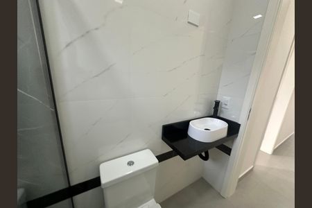 Casa de condomínio à venda com 135m², 3 quartos e 2 vagasBanheiro 1