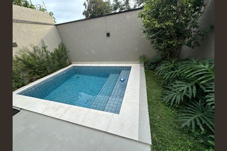 Casa de condomínio à venda com 135m², 3 quartos e 2 vagasPiscina