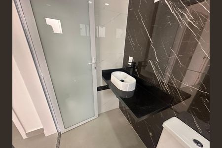 Casa de condomínio à venda com 135m², 3 quartos e 2 vagasBanheiro da Suíte