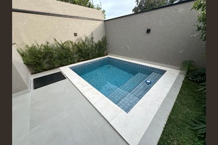 Casa de condomínio à venda com 135m², 3 quartos e 2 vagasPiscina