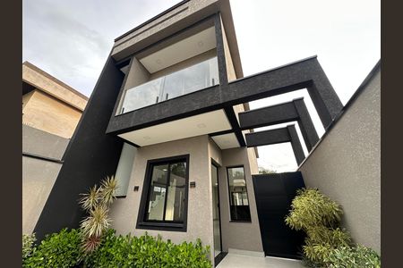 Casa de condomínio à venda com 135m², 3 quartos e 2 vagasFachada