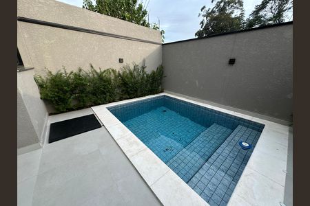 Casa de condomínio à venda com 135m², 3 quartos e 2 vagasPiscina