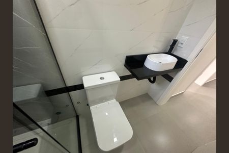Casa de condomínio à venda com 135m², 3 quartos e 2 vagasBanheiro 1