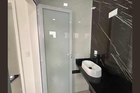 Casa de condomínio à venda com 135m², 3 quartos e 2 vagasBanheiro da Suíte