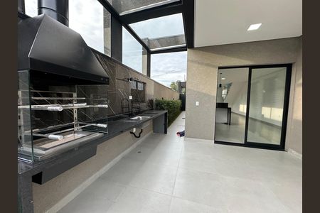 Casa de condomínio à venda com 135m², 3 quartos e 2 vagasChurrasqueira