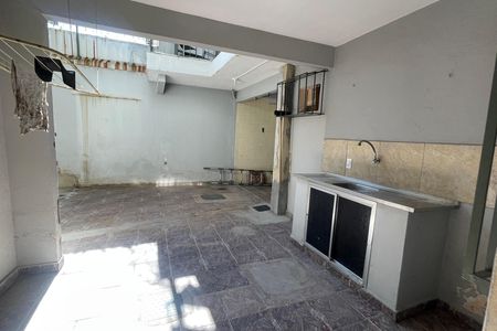 Quintal de casa para alugar com 3 quartos, 100m² em Parque Laguna E Dourados, Duque de Caxias