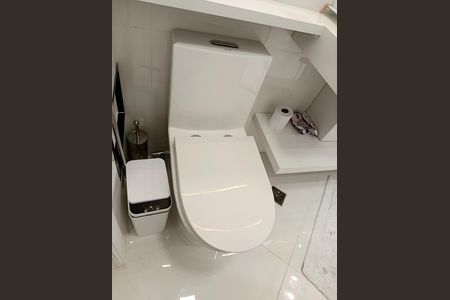Apartamento para alugar com 85m², 1 quarto e 2 vagas Apartamento para alugar com 85m², 1 quarto e 2 vagasPavimento superior - Banheiro da Suíte
