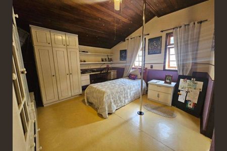 Casa à venda com 4 quartos, 230m² em Jardim Bonfiglioli, São Paulo