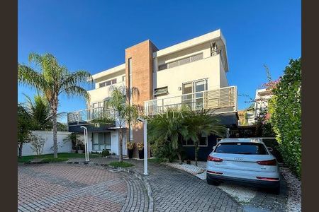 Casa à venda com 306m², 4 quartos e 2 vagas