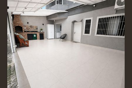 Casa à venda com 100m², 3 quartos e 2 vagas Casa à venda com 100m², 3 quartos e 2 vagasGaragem