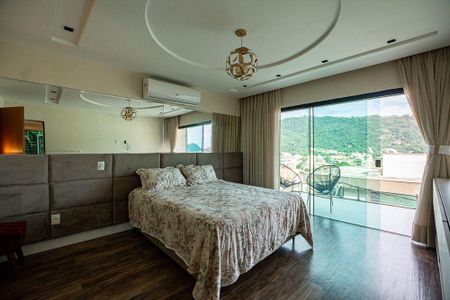 Casa à venda com 298m², 4 quartos e 2 vagas