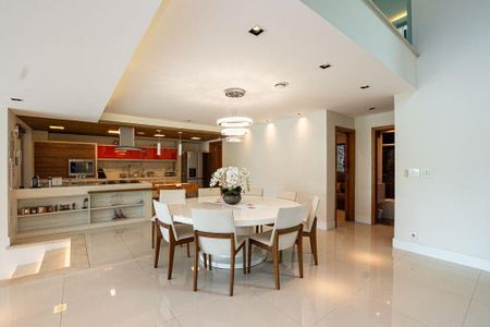 Casa à venda com 298m², 4 quartos e 2 vagas