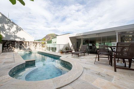 Casa à venda com 298m², 4 quartos e 2 vagas