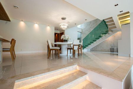 Casa à venda com 298m², 4 quartos e 2 vagas