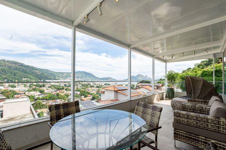 Casa à venda com 298m², 4 quartos e 2 vagas