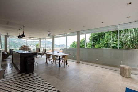 Casa à venda com 298m², 4 quartos e 2 vagas
