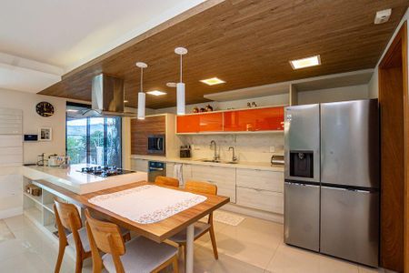 Casa à venda com 298m², 4 quartos e 2 vagas
