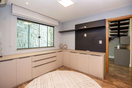 Casa à venda com 298m², 4 quartos e 2 vagas