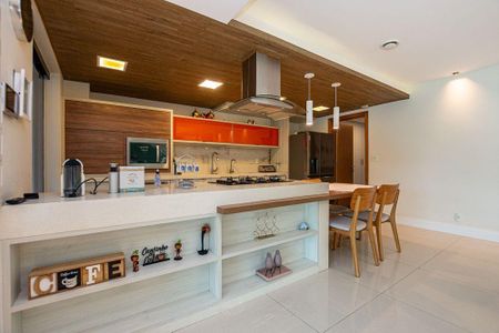 Casa à venda com 298m², 4 quartos e 2 vagas