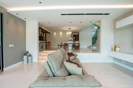 Casa à venda com 298m², 4 quartos e 2 vagas