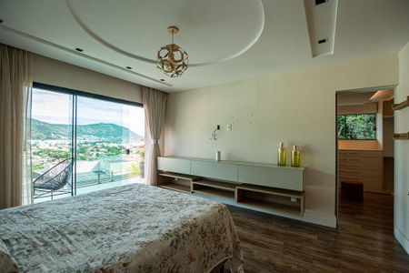 Casa à venda com 298m², 4 quartos e 2 vagas