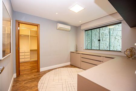 Casa à venda com 298m², 4 quartos e 2 vagas
