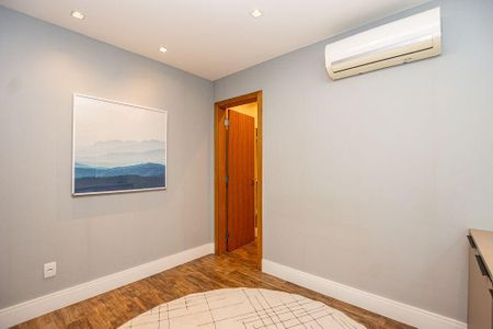 Casa à venda com 298m², 4 quartos e 2 vagas