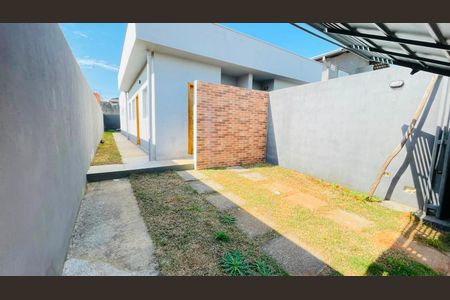 Garagem de casa para alugar com 2 quartos, 60m² em Aguassai, Cotia