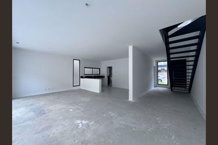 Casa à venda com 3 quartos, 230m² em Centro Empresarial Tamboré, Santana de Parnaíba