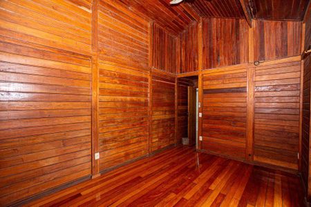 Casa à venda com 472m², 4 quartos e 2 vagas
