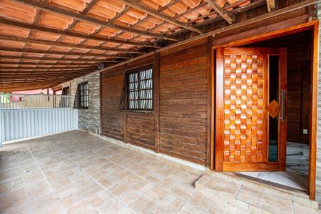 Casa à venda com 472m², 4 quartos e 2 vagas