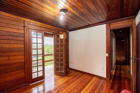 Casa à venda com 472m², 4 quartos e 2 vagas